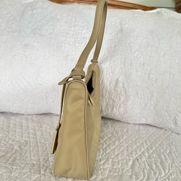 Prada re-edition 2005 nylon bag - Picture 2 of 8